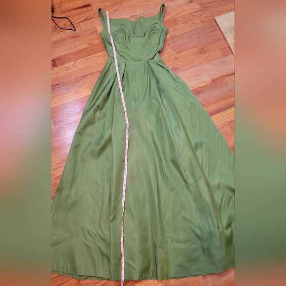 Elegant Green Evening Gown From The 1950s/1960s Hand Sewn - Picture 15 of 16